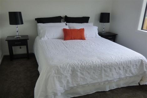 Photo of property in 88a Pioneer Road, Moturoa, New Plymouth, 4310