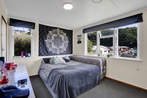 Photo of property in 13 Brixham Place, Merrilands, New Plymouth, 4312