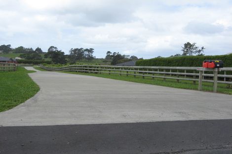 Photo of property in 32b Koraha Road, Kumeu, 0892