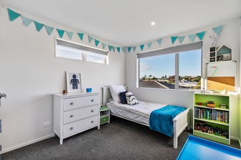 Photo of property in 4a Ross Crescent, Orewa, 0931