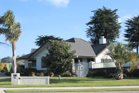 Photo of property in 100 Sovereign Drive, Papamoa Beach, Papamoa, 3118