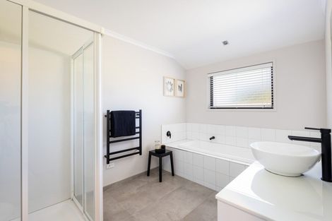 Photo of property in 104a Queens Road, Glen Avon, New Plymouth, 4312