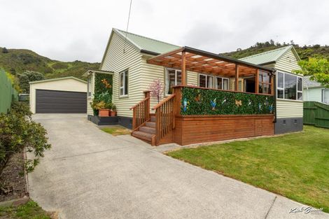 Photo of property in 3 Ingram Street, Naenae, Lower Hutt, 5011