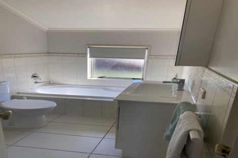 Photo of property in 31 Waiwherowhero Drive, St Andrews, Hamilton, 3200