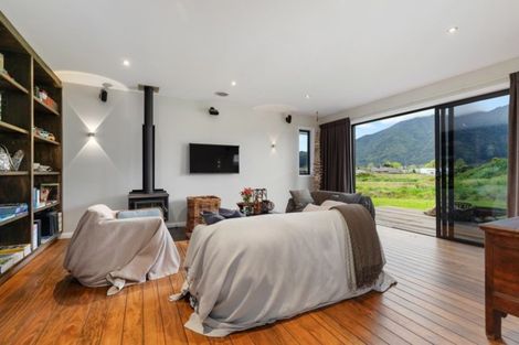 Photo of property in 8 Mountain View Road, Te Aroha, 3320