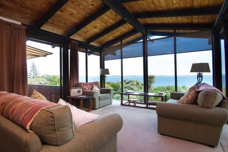 Photo of property in 60 Pacific Parade, Army Bay, Whangaparaoa, 0930