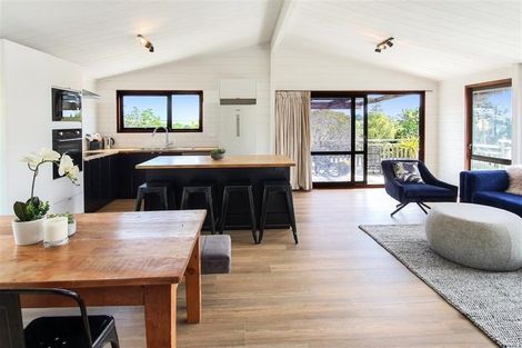 Photo of property in 2/44 Toroa Street, Torbay, Auckland, 0630