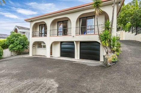 Photo of property in 3/2 Beach Road, Castor Bay, Auckland, 0620
