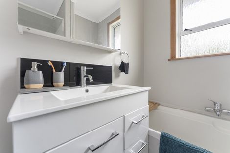 Photo of property in 27 Cavendish Crescent, Awapuni, Palmerston North, 4412