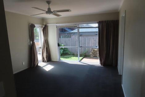Photo of property in 2/15 Mccahill Views, Botany Downs, Auckland, 2010