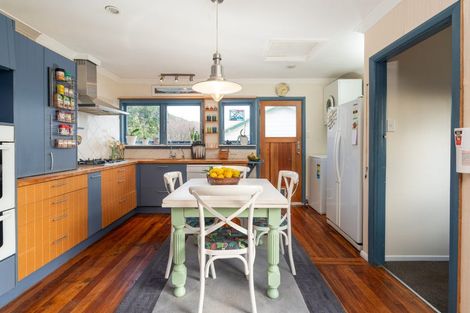 Photo of property in 108 Wellington Road, Paekakariki, 5034