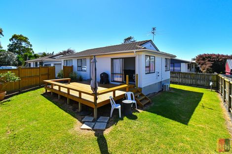 Photo of property in 1/147 Carnoustie Drive, Wattle Downs, Auckland, 2103