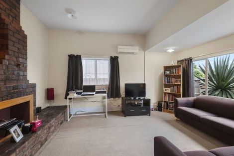 Photo of property in 17 Strickland Street, Sydenham, Christchurch, 8023