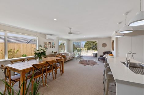 Photo of property in 43 Beachwood Drive, Hatfields Beach, Orewa, 0931