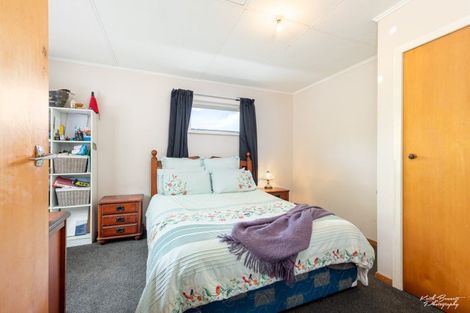 Photo of property in 10 Kopara Grove, Stokes Valley, Lower Hutt, 5019