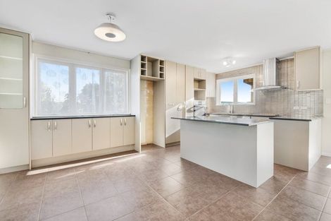 Photo of property in 9 Hand Road, Helensville, 0800