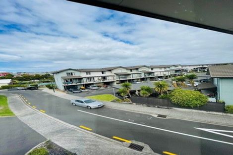 Photo of property in 3/23 Opito Way, East Tamaki, Auckland, 2013