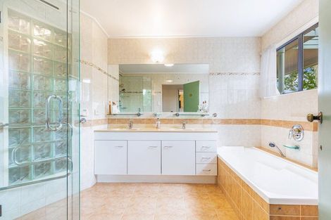 Photo of property in 5 Clearwater Cove, West Harbour, Auckland, 0618