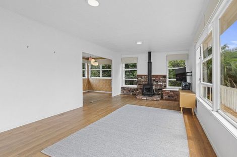 Photo of property in 52 Pitcairn Street, Oakura, 4314