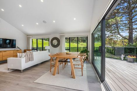 Photo of property in 1/16 Clematis Avenue, Murrays Bay, Auckland, 0630