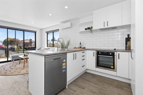 Photo of property in 2/16 Betley Crescent, Fairview Downs, Hamilton, 3214