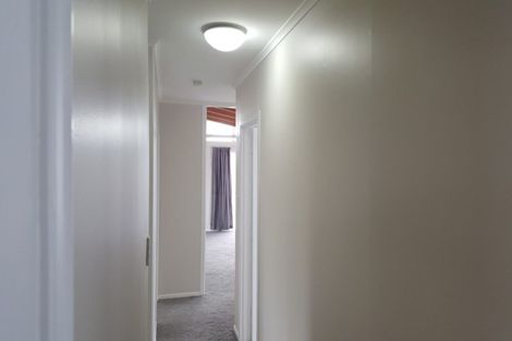 Photo of property in 59 Totaravale Drive, Totara Vale, Auckland, 0629