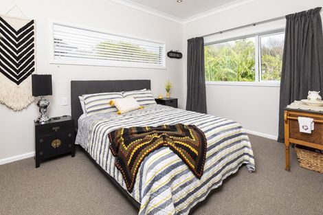 Photo of property in 172 Mellons Bay Road, Mellons Bay, Auckland, 2014