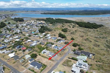 Photo of property in 33 Marine Parade South, Foxton Beach, Foxton, 4815