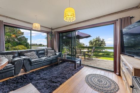 Photo of property in 1736 East Coast Road, Whakatiwai, Miranda, 2473