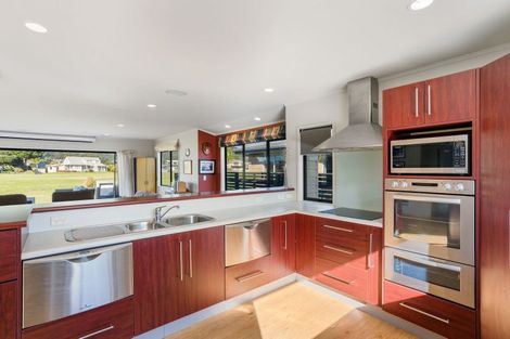 Photo of property in 16 Braddock Grove, Pauanui, Hikuai, 3579