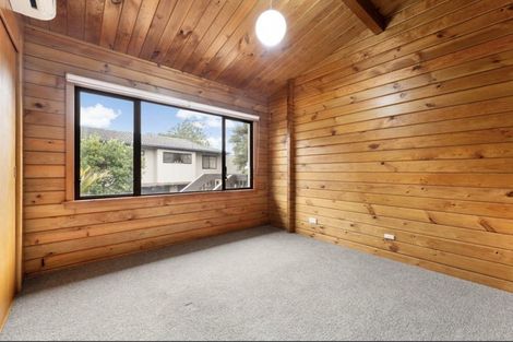 Photo of property in 10 Lagoon Way, West Harbour, Auckland, 0618
