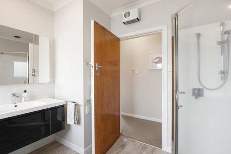 Photo of property in 4 Dover Road, St Andrews, Hamilton, 3200