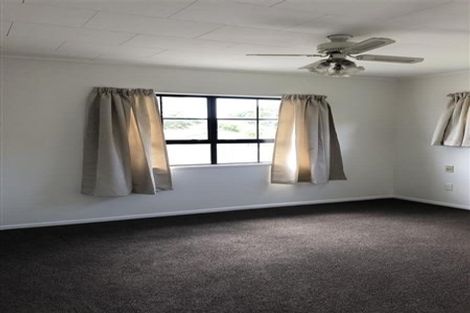 Photo of property in 17 Sabana Place, Unsworth Heights, Auckland, 0632