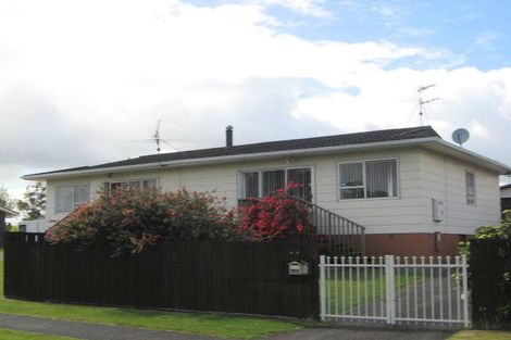 Photo of property in 1/8 Challen Close, Conifer Grove, Takanini, 2112
