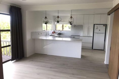 Photo of property in 4 Montclair Rise, Browns Bay, Auckland, 0630