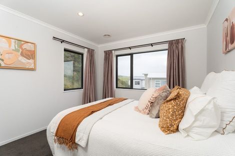 Photo of property in 36 Havana Rise, Grenada Village, Wellington, 6037