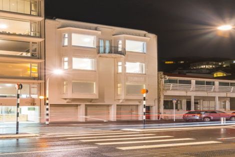 Photo of property in 2/246 Oriental Parade, Oriental Bay, Wellington, 6011