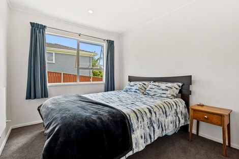 Photo of property in 16 Arlette Place, Massey, Auckland, 0614