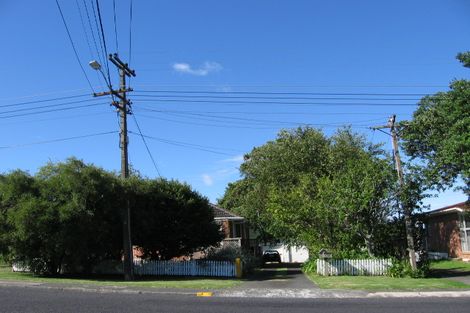 Photo of property in 2/27 Exmouth Road, Northcote, Auckland, 0627