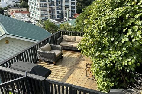 Photo of property in 10b Oriental Terrace, Mount Victoria, Wellington, 6011