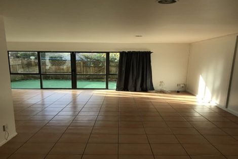 Photo of property in 4/35 Fields Parade, Oteha, Auckland, 0632