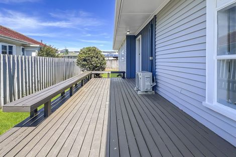 Photo of property in 17 Oxford Road, Manurewa, Auckland, 2102