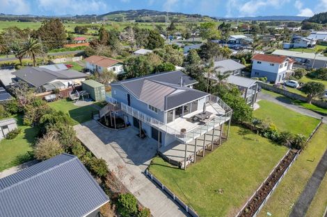 Photo of property in 16 Seaview Road, Ruakaka, 0116
