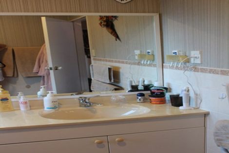 Photo of property in 14 Waimoko Glen, Swanson, Auckland, 0612