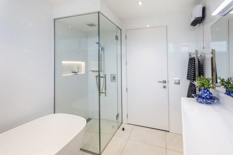 Photo of property in 11 Roa Road, Fendalton, Christchurch, 8041