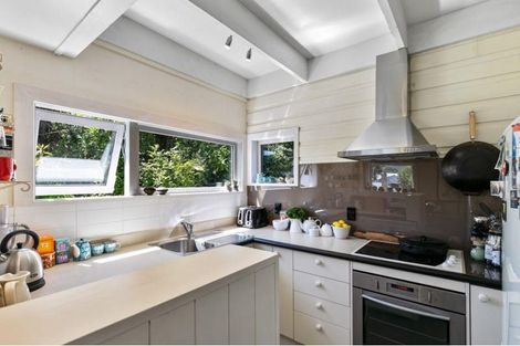 Photo of property in 7 Newcombe Crescent, Karori, Wellington, 6012