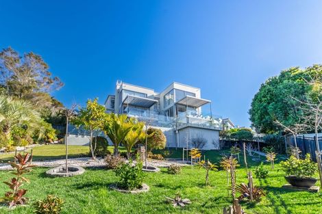 Photo of property in 28 Mansion Court, West Harbour, Auckland, 0618