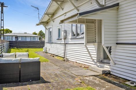 Photo of property in 9 Preston Street, Eltham, 4322