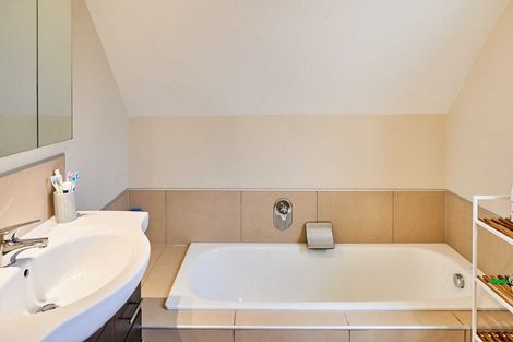 Photo of property in 14 Maire Street, Eastbourne, Lower Hutt, 5013