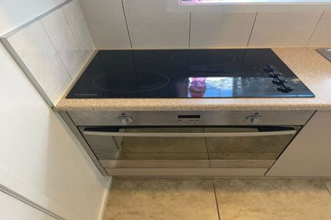 Photo of property in 1/1 Ballater Place, Highland Park, Auckland, 2010